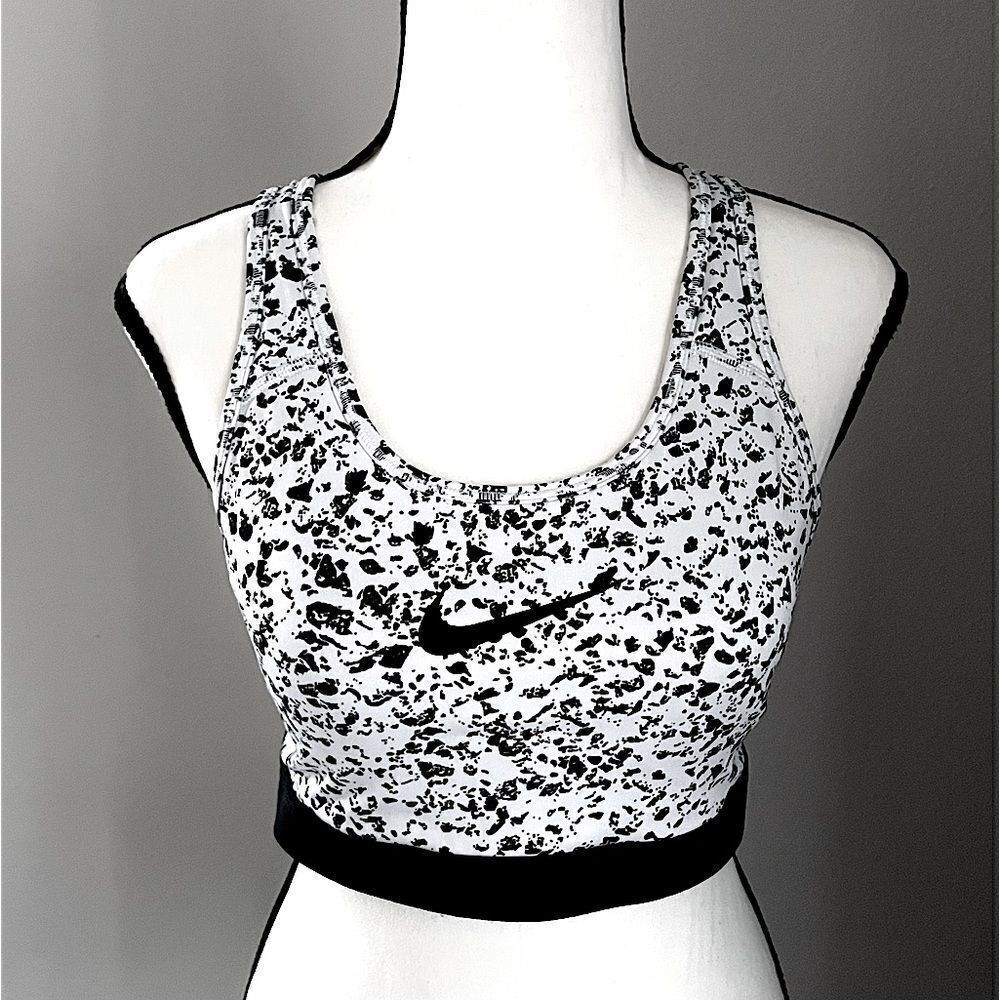 Nike “Dri-Fit” Full-Coverage, Lightly-Lined Black & White SportsBra. Size Medium